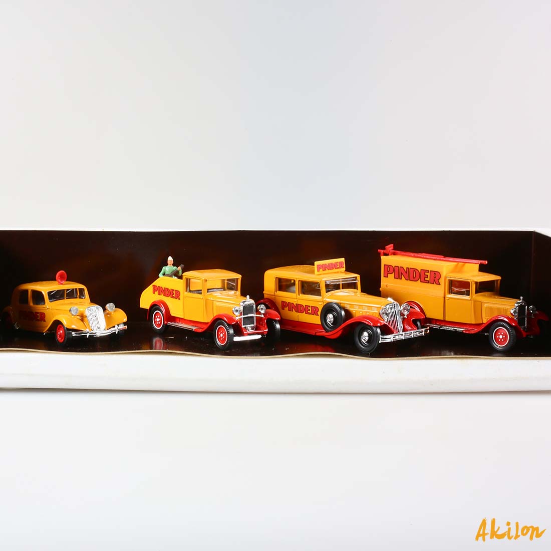CIRQUE PINDER SOLIDO / VEREM RARE COFFRET DE 4 VEHICULES PINDER au 1 / 43 ème