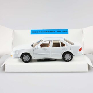 Nissan Maxima 402 blanche (intérieur brun) 1992 : Voiture miniature 1/43