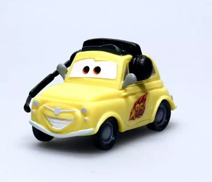Cars-Luigi-avec-casque-Figurine-en-plastique-Gacha