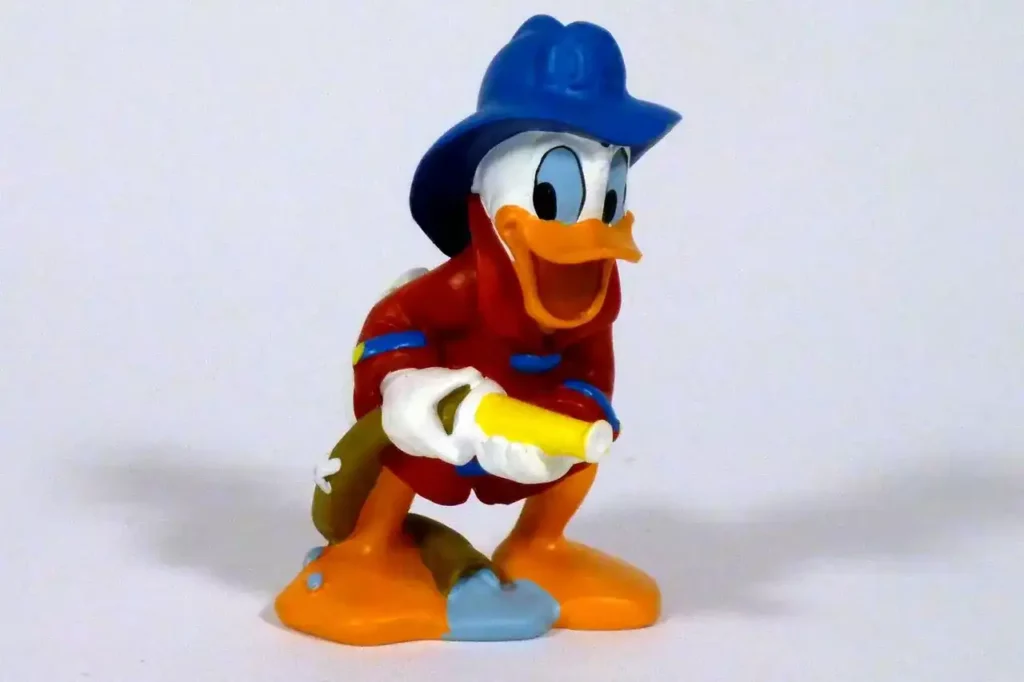 Donald-Pompier-Statuette-en-résine
