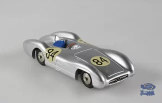 Mercedes-Carenata-1-48-avant