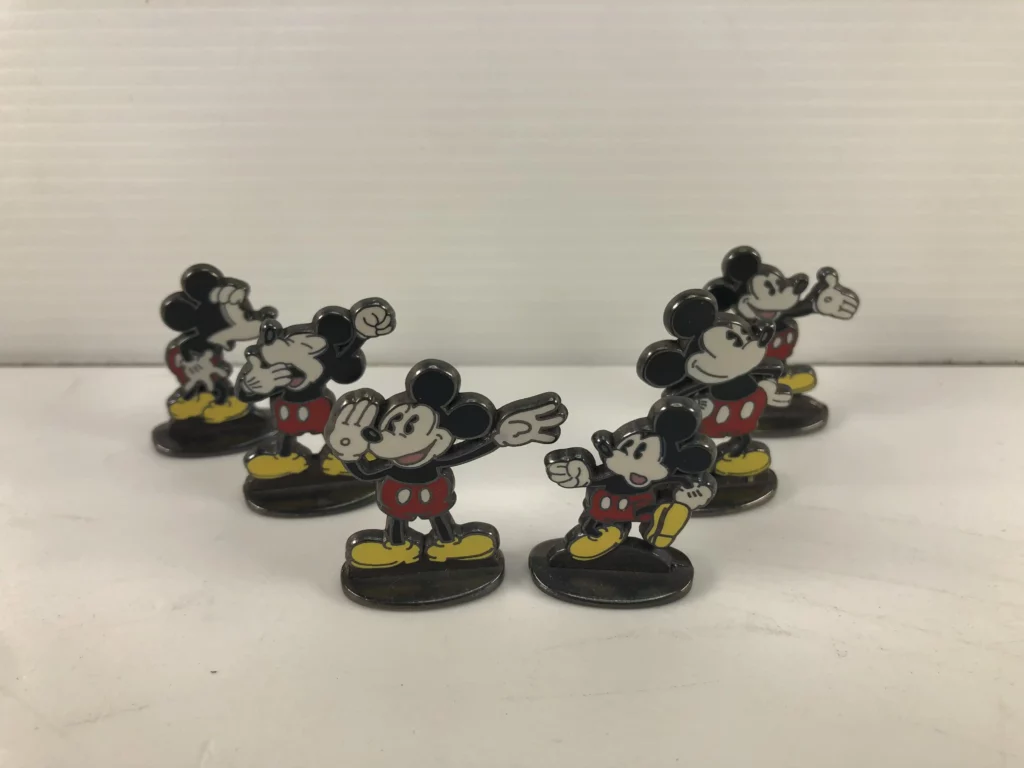 Mickey-6-figurines-Corner-métal
