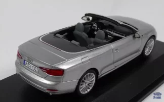 audi-a5-cabriolet-grise-1-43-arrière