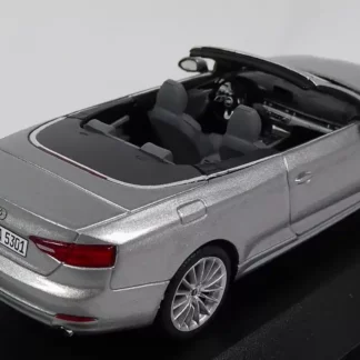 audi-a5-cabriolet-grise-1-43-arrière