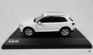 voiture miniature audi q5 1/43 blanche