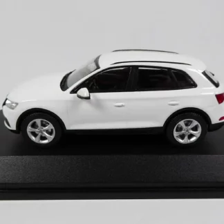 voiture miniature audi q5 1/43 blanche