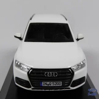 audi-q5-blanche-voiture-miniature-1-43-av