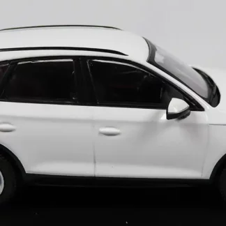 audi-q5-blanche-voiture-miniature-1-43-coté