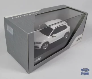 audi-q5-blanche-voiture-miniature-1-43-plexi