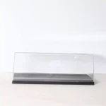 boite-plexi-1-24-expo-showcase-avec-socle-noir-c