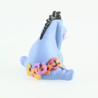 bourriquet-assis-figurine-disney-winnie-ourson-dos