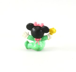 Minnie bébé avec son hochet : Figurine en plastique Disney Bullyland-1
