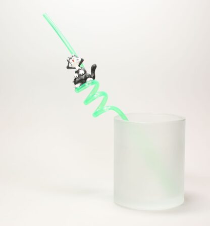 Figurine d'un Chat sur une paille