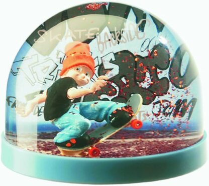 Skarla, Boule à neige, Skarla fait du Skate