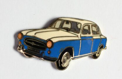 Pin's, Démons & Merveilles, Peugeot bleu et blanche