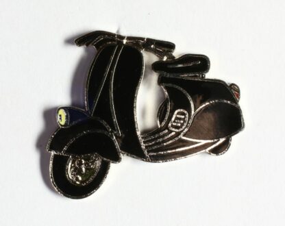 Pin's Vespa noire : Démons et Merveilles