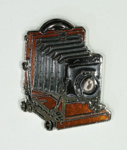 Pin's, Démons & Merveilles, Appareil photo d'époque