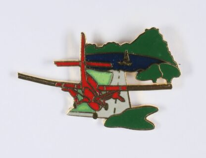 Pin's, Démons & Merveilles, Avion rouge et voilier