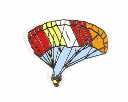 Pin's, Démons & Merveilles, Parachutiste (Rouge, jaune, blanc et orange)