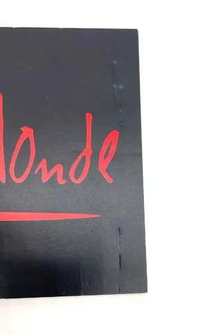 desy-blonde-colonial-cafe-lapone-toile-rouge-detail