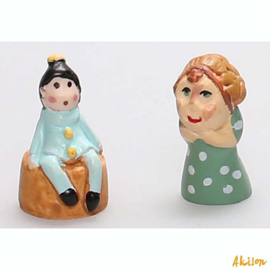 Maison de poupée 2 statuettes décoratives 1/12