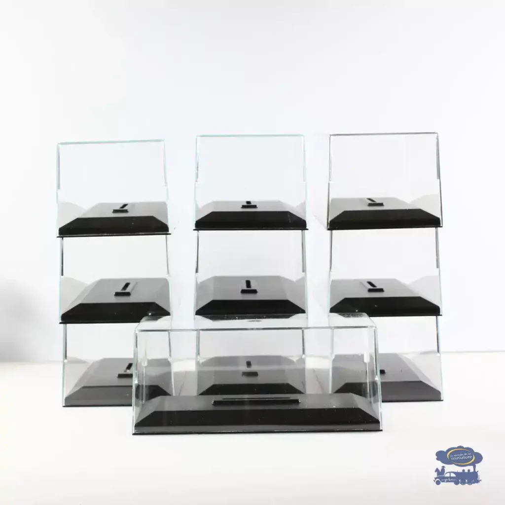 Lot de 10 Boîtes Vitrine 1/43 en Plexi avec Socle Noir – Hauteur 6 cm