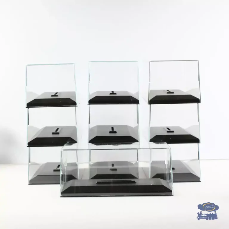 Lot de 10 Boîtes Vitrine 1/43 en Plexi avec Socle Noir – Hauteur 6 cm