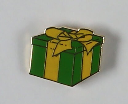 Pin's cadeau, boite verte, ruban jaune