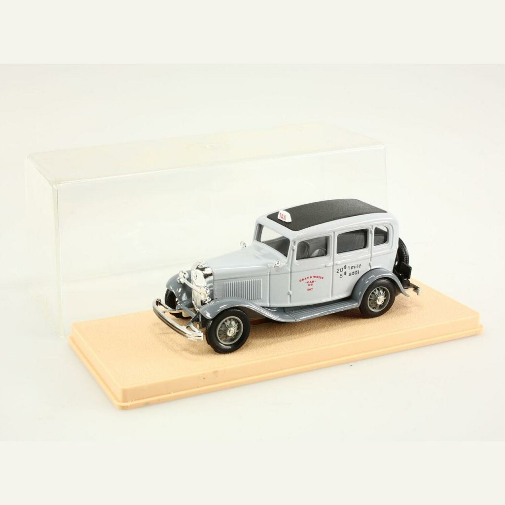 Ford V8 berline 1934 : Taxi "Grey and White Cab Co : Voiture miniature 1/43