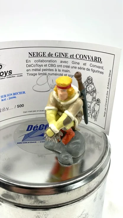 Figurine Neige métal sur le rocher Decotoys