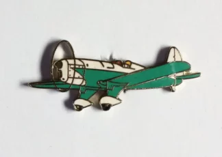 Pin’s avion vintage Démons et Merveilles
