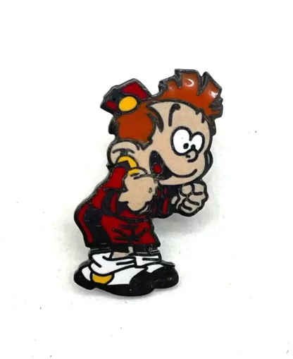Pin's Debout et Content Le Petit Spirou