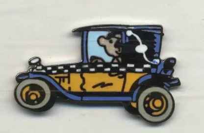 Pin’s Gaston Lagaffe La Fiat roule vers la gauche Franquin
