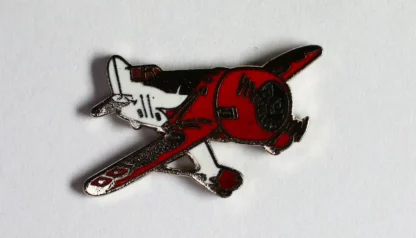 Pin’s Gee Bee rouge Démons et Merveilles