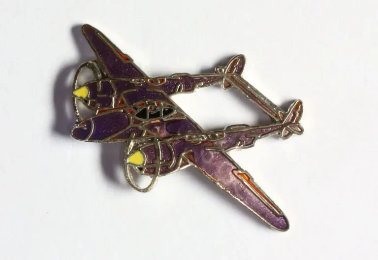Pin’s P-38 Lightning Démons et Merveilles