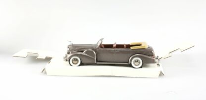 Cadillac V 16, 1938-1940, Torpedo Cabriolet, 4 portes Gris métallisé 1/43