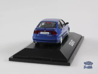 seat-cordoba-bleue-voiture-miniature-1-43-arrière