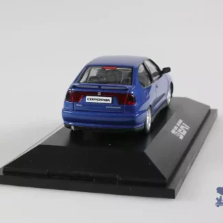 seat-cordoba-bleue-voiture-miniature-1-43-arrière