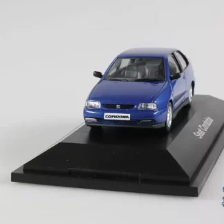 seat-cordoba-bleue-voiture-miniature-1-43-avant