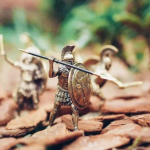 Figurines en métal de l'Antiquité en miniatures.