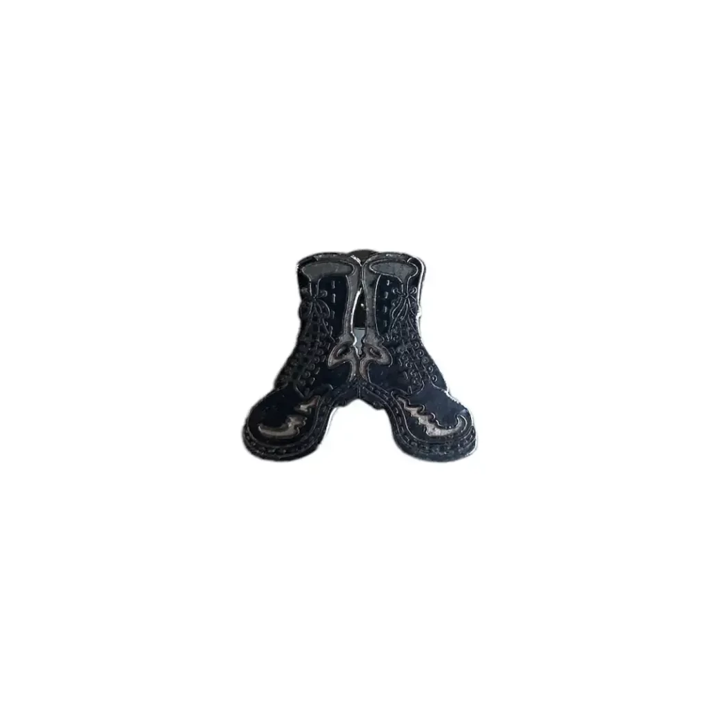 Pin's, Démons & Merveilles, Bottines brunes à lacets
