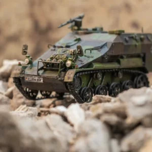 Ces modèles réduits de véhicules militaires offrent une reproduction fidèle des engins qui ont marqué l'histoire. Les détails précis et l'authenticité des miniatures font revivre les grandes batailles et les moments emblématiques, capturant l'essence des forces armées.