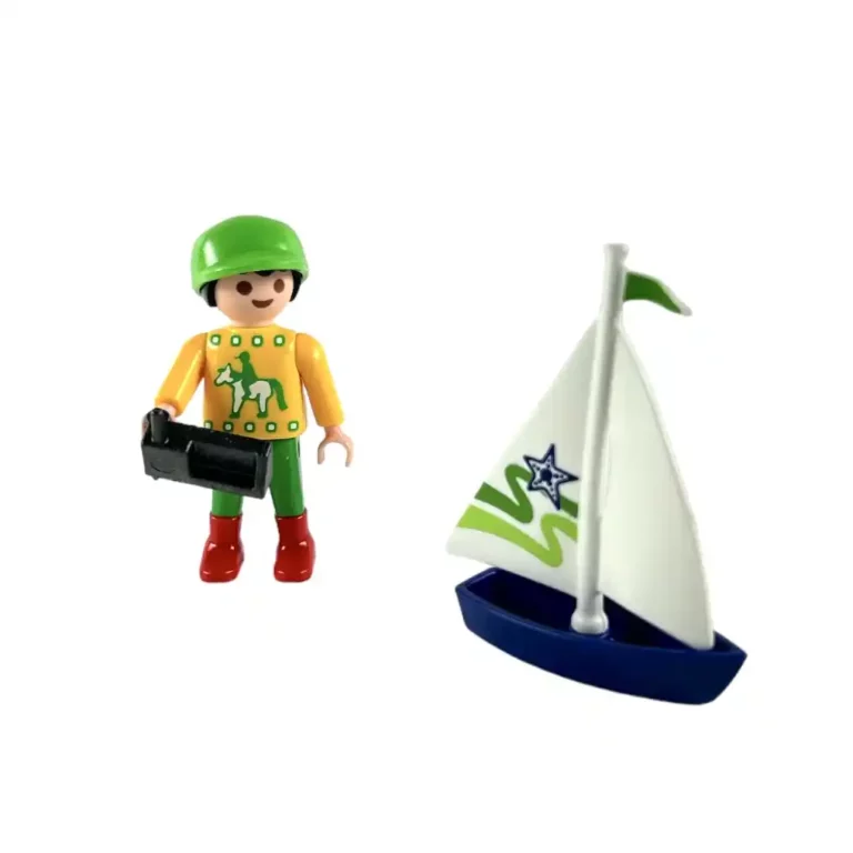 Playmobil : Set : Petit garçon avec son bateau à voile miniature