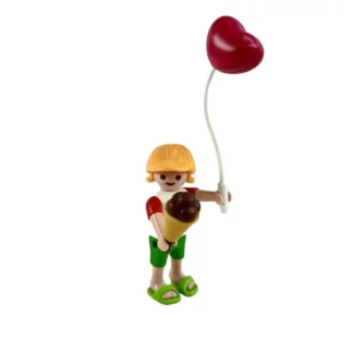 Playmobil : Set : Petite fille en tong avec son coeur et ses jeux