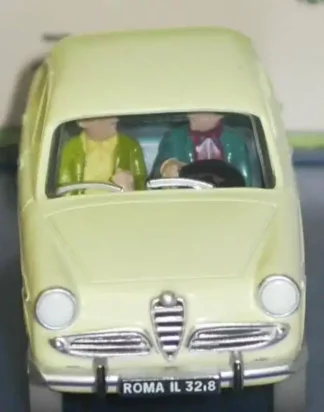 L-Alfa-Roméo-Giulietta-berlina-des-journalistes-Tintin-et-les-Bijoux-de-la-Castafiore-1-43-avant