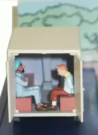 L-ambulance-de-l-asile-Tintin-et-les-cigares-du-Pharaon-1-43-intérieur