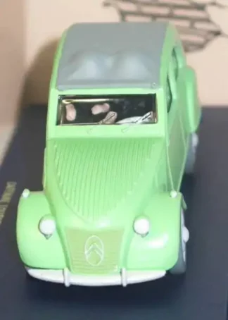 La-Citroën-2CV-Tintin-et-l-affaire-Tournesol-1-43-avant