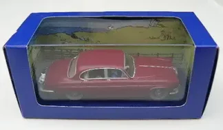 La-Jaguar-Mkx-du-Docteur-Müller-Tintin-et-l-île-Noire-1-43-boite