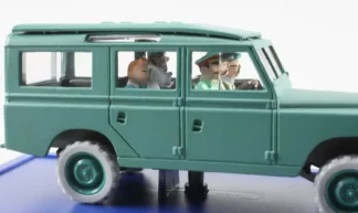 La-land-Rover-du-Général-Tapioca-Tintin-et-les-Picaros-1-43-coté