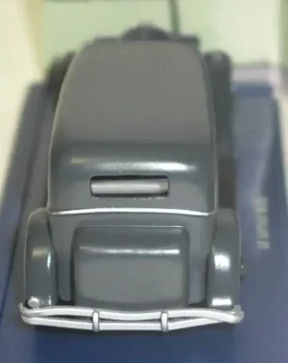 La-limousine-Chrysler-Six-en-route-vers-Nankin-Tintin-et-le-lotus-Bleu-1-43-arrière